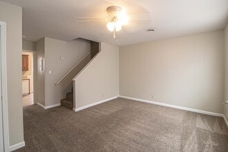 Building Photo - 812 Golf View Pl