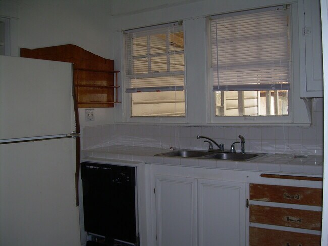 Building Photo - 5649 East Side Ave