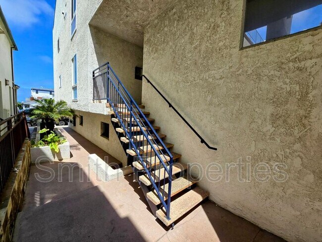 Building Photo - 320 Hermosa Ave