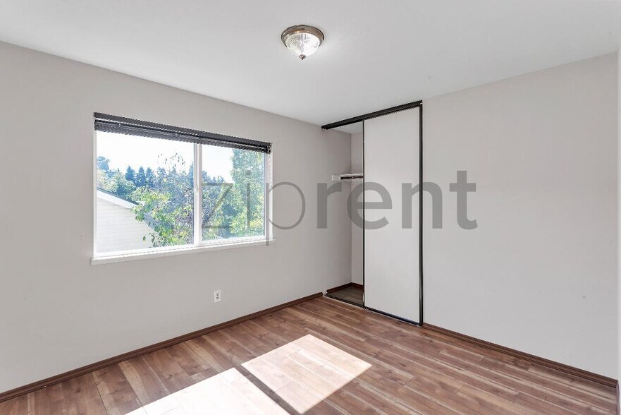 Building Photo - Unit