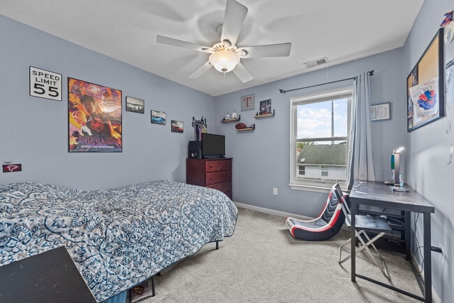 Building Photo - 5845 Glen View Dr