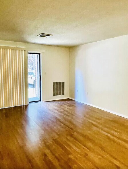 Building Photo - 1712 Blackstone Dr