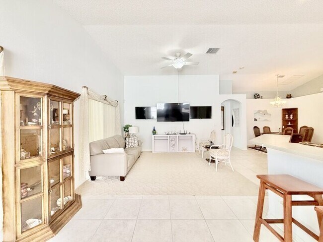 Building Photo - 854 Addison Dr NE