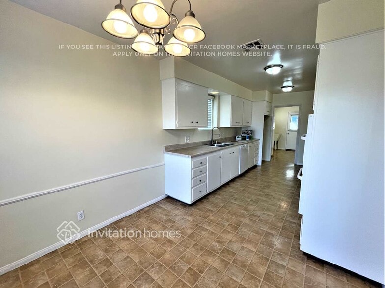 Building Photo - 12801 Zeus Ave