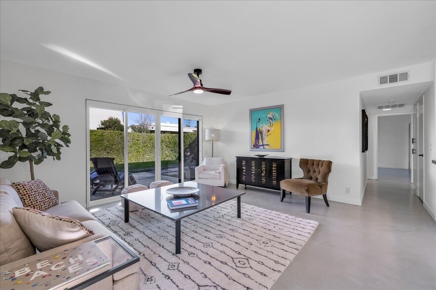 Living room - 1111 E Ramon Rd