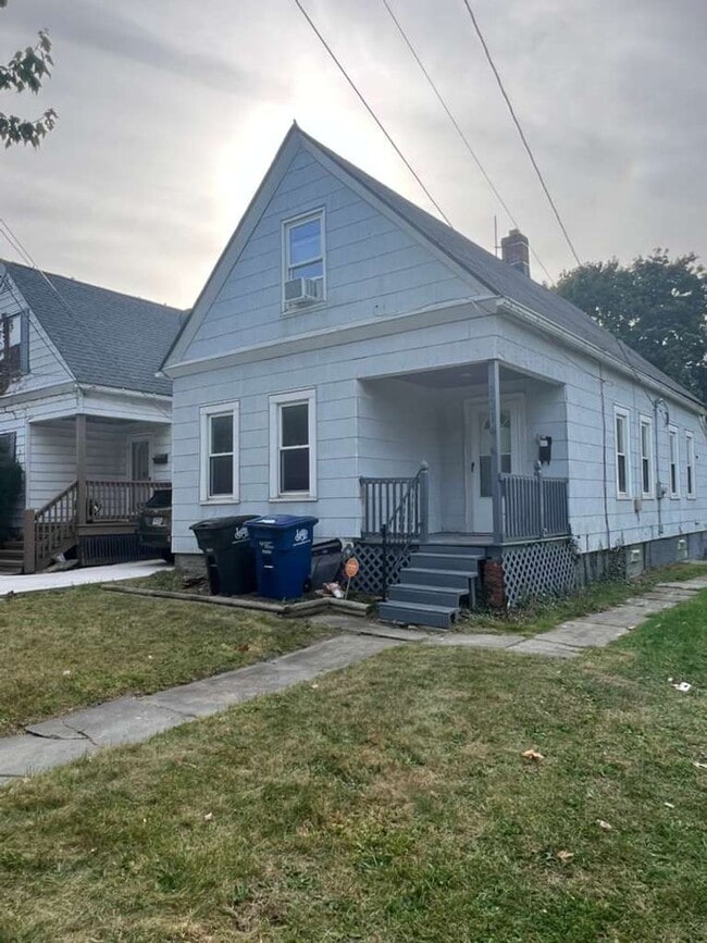 Primary Photo - Updated 3-Bedroom Single-Family Home in th...
