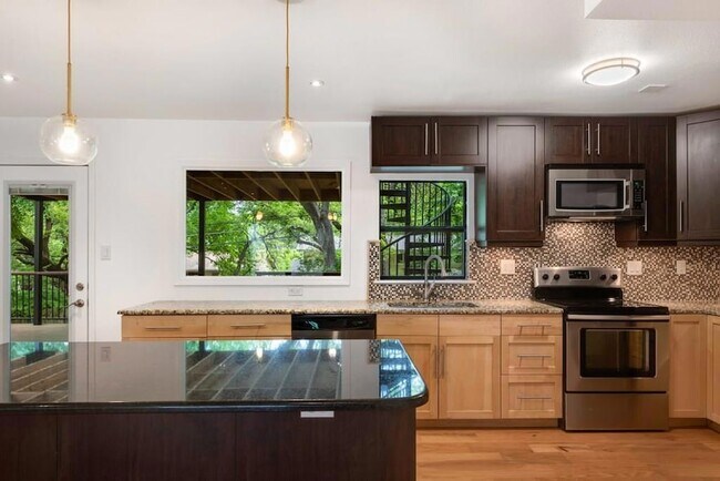 Building Photo - 1708 Fawn Dr