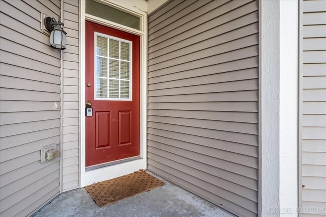 Building Photo - 2819 White Thorn Cir