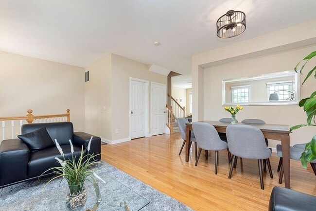 Building Photo - Beautiful 3 Bed Townhome In the Heart Of Village Of West Clay!
