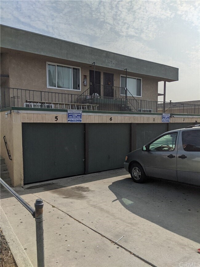 Building Photo - 11626 Cedar Ave.