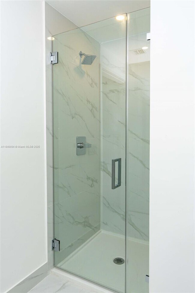 Building Photo - 700 NE 24th St