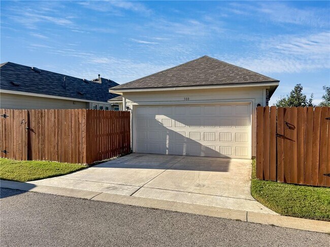 Building Photo - 308 S Brook Dr