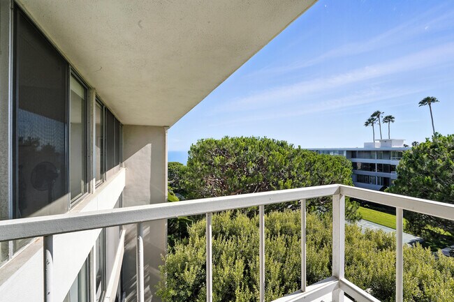 Building Photo - 32735 Seagate Dr