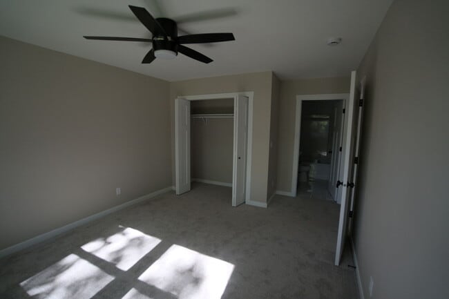 Building Photo - 2039 Rhode Island St
