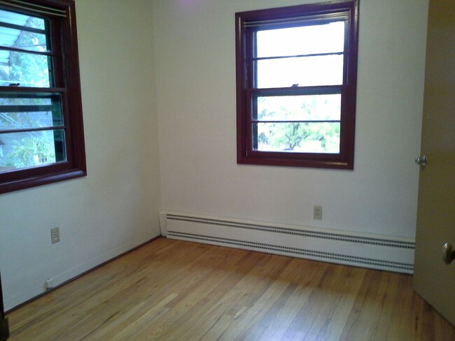 Building Photo - Charming 1 Bedroom/1 Bath Near Campus