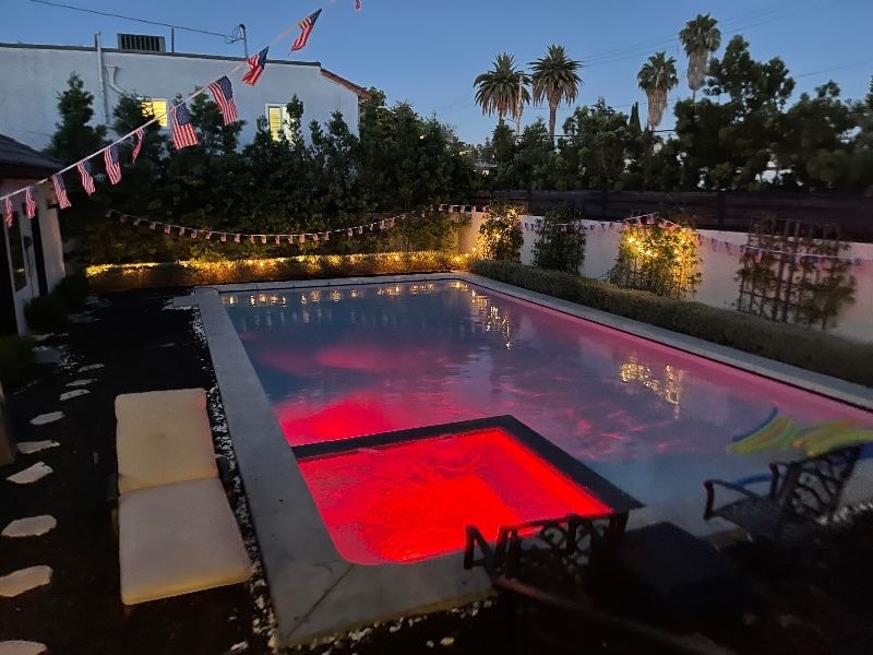 Building Photo - 300 N Plymouth Blvd