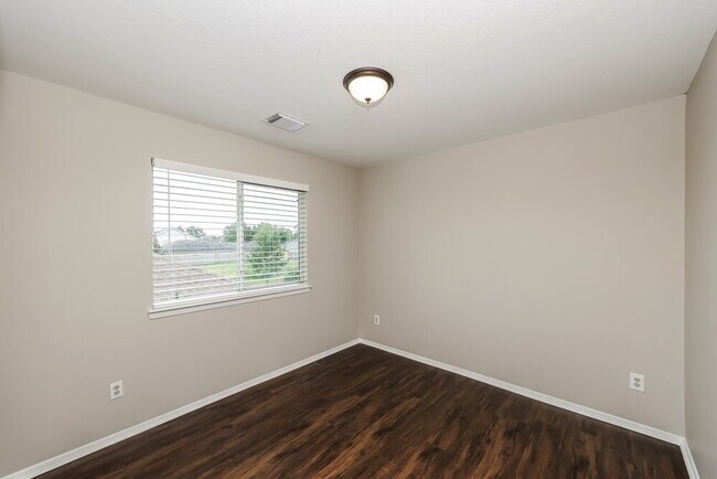 Building Photo - 20627 Sycamore Crest Ln