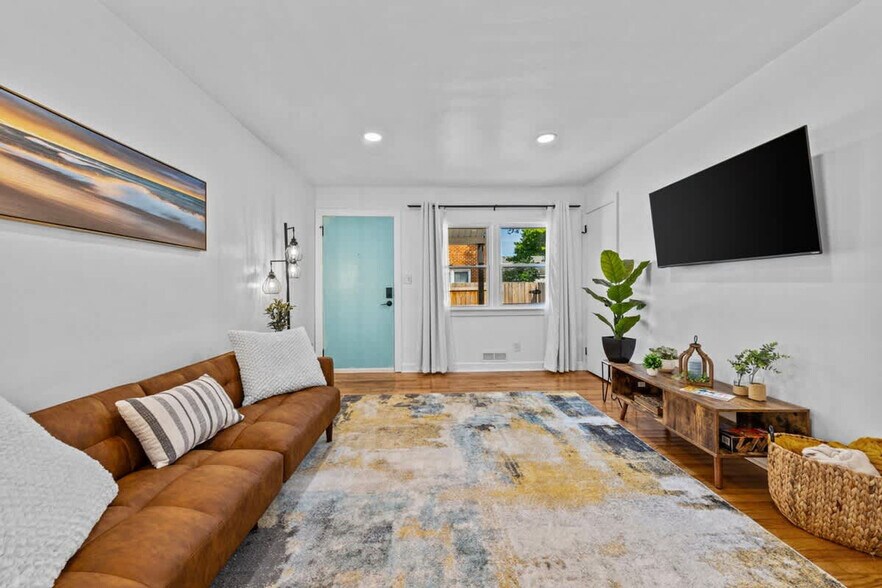 Building Photo - 172 Cherry St