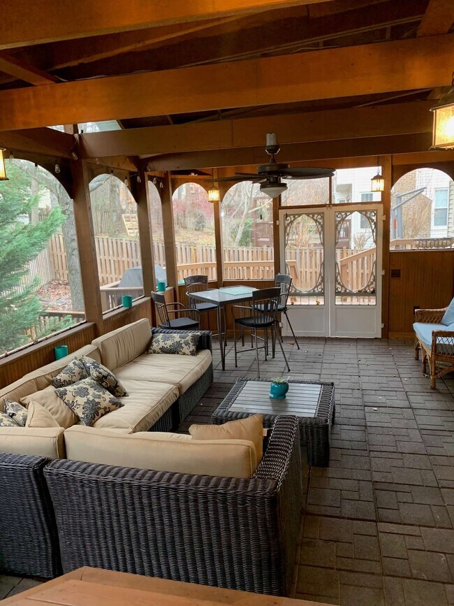 Building Photo - 13942 Stonefield Dr