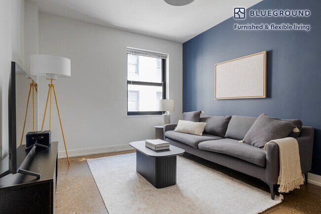 Primary Photo - 1020 W Lawrence Ave