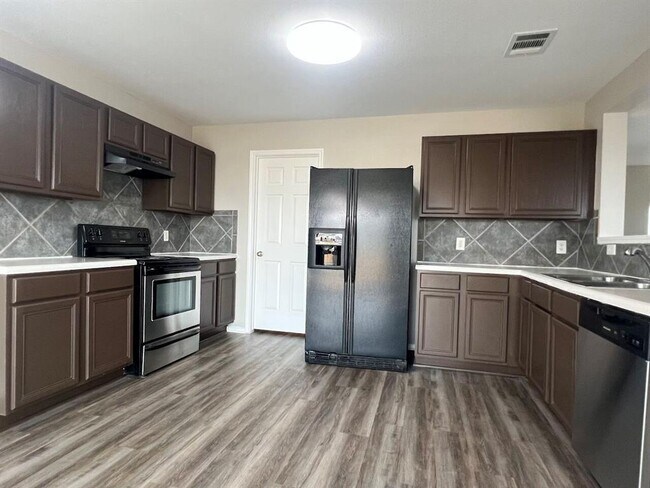 Building Photo - 13120 Dearbonne Dr