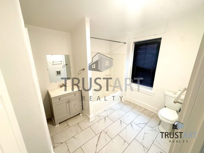 Building Photo - 2325 N 16th St