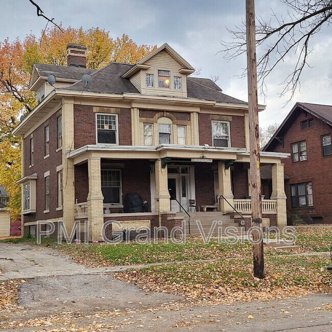 Building Photo - 623 W William St