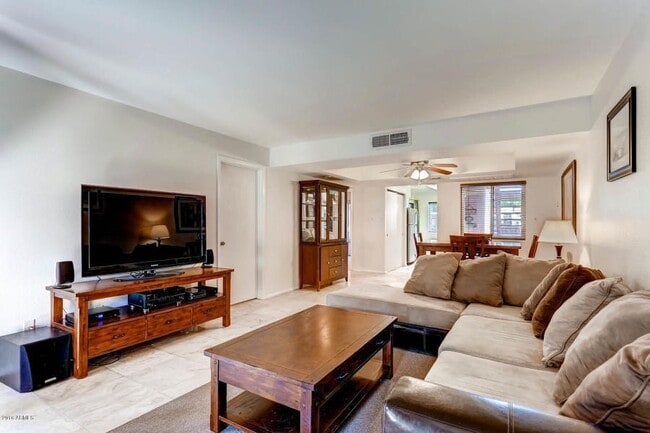 Building Photo - Scottsdale condo!