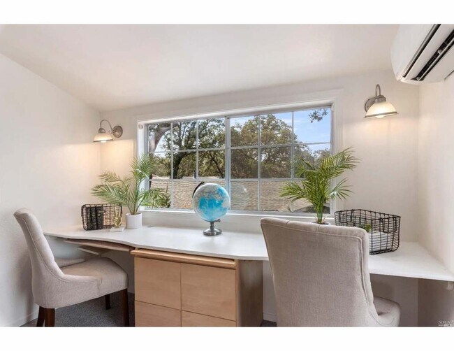 Building Photo - 500 Forest Dr