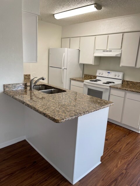 Building Photo - MOVE-IN READY. Single level, pet friendly front-end fourplex townhome, UPGRADED WIDE PLANK FLOORI...