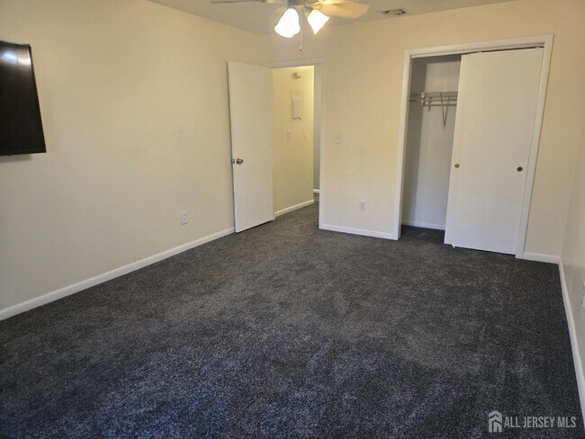 Building Photo - 143 College Dr
