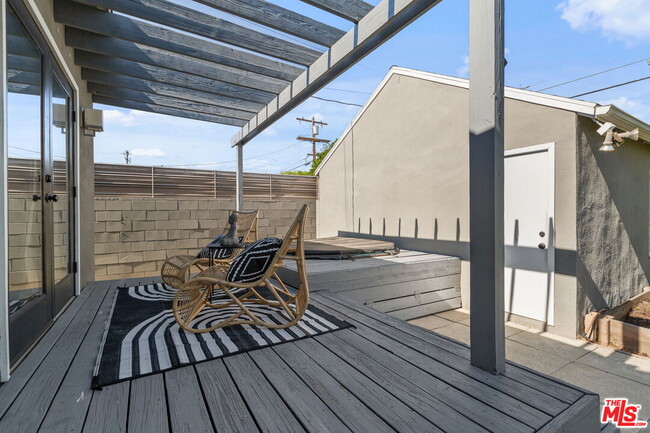 Building Photo - 4460 Stansbury Ave