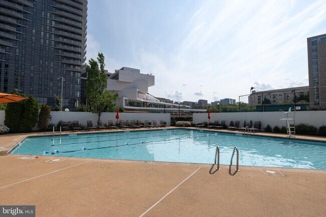 Building Photo - 1530 Key Blvd