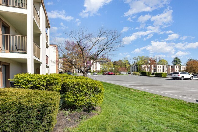 Building Photo - 1422 Bradley Dr