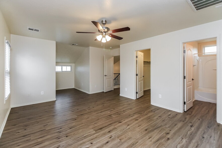 Building Photo - 5710 S 21st Pl