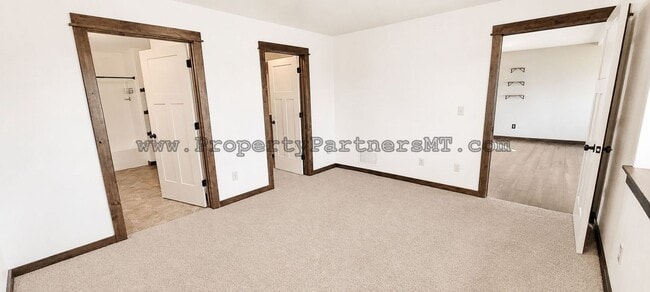 Building Photo - 3 Bed 2.5 Bath Upscale Condo