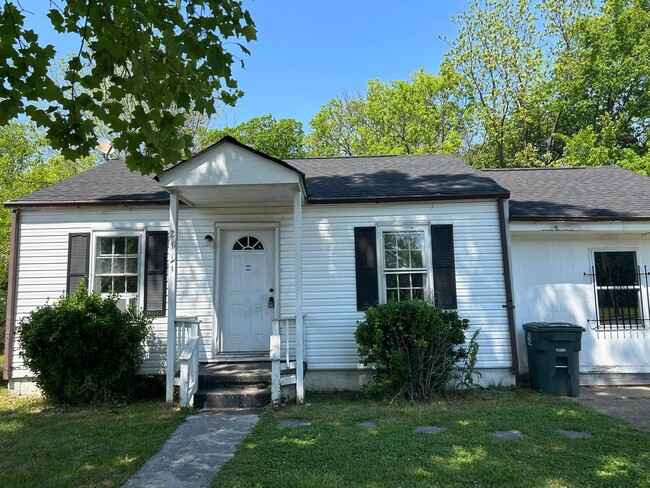 Primary Photo - 3 bed 1 bath home