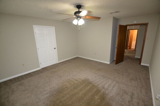 Building Photo - Zachary School District! 3 bedroom, 2 bath home in coveted Marita Terrace Subdivision