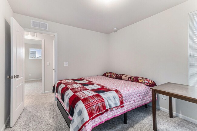 Building Photo - 2853 Dillon Dr