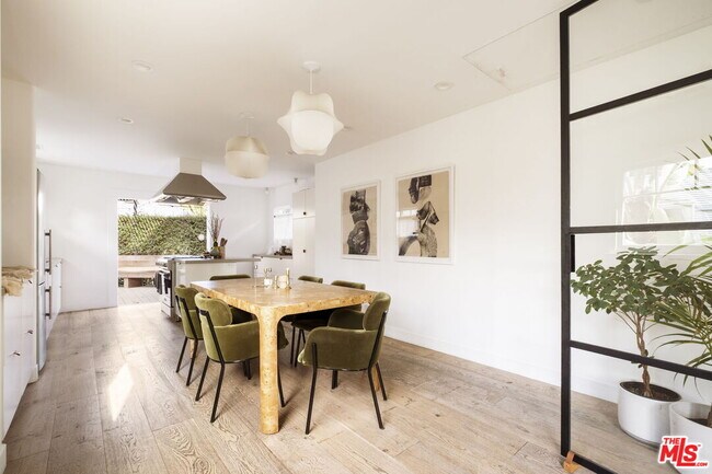 Building Photo - 601 Crestmoore Pl