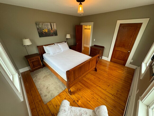 Building Photo - 147 Lincolnville Ave