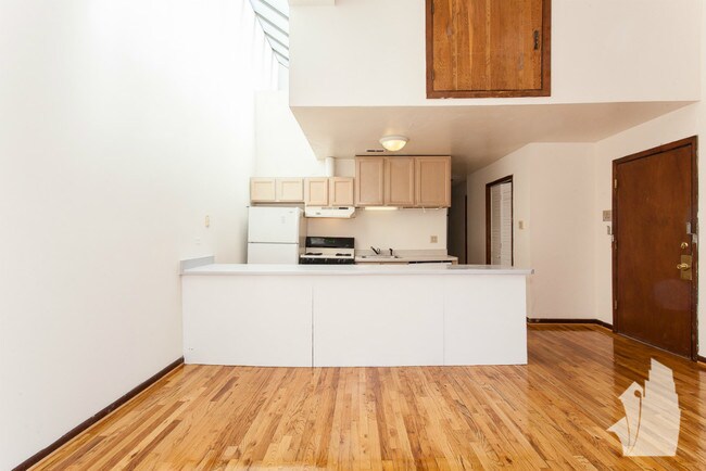 Building Photo - 2523 N Lincoln Ave