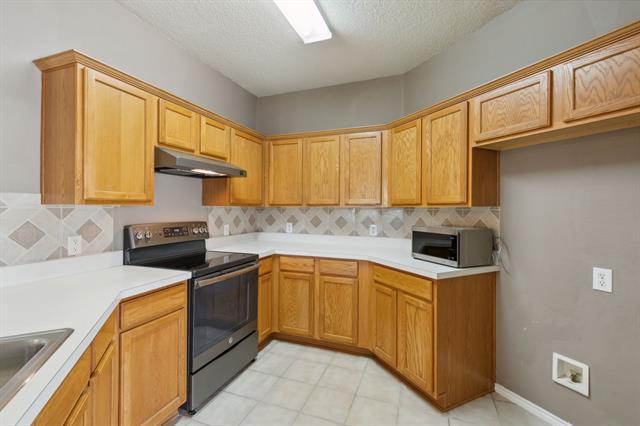 Building Photo - 9916 Nixon Dr