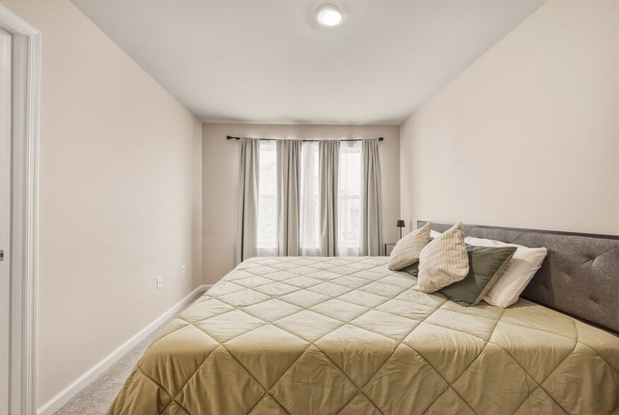 Building Photo - 51 Short Br Dr