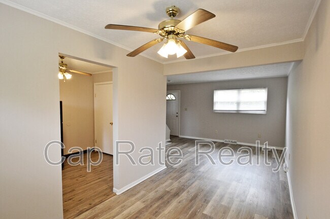 Building Photo - 1226 Parkview Dr