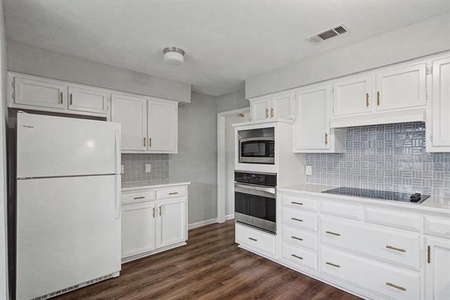 Building Photo - 2126 Teakwood Ln