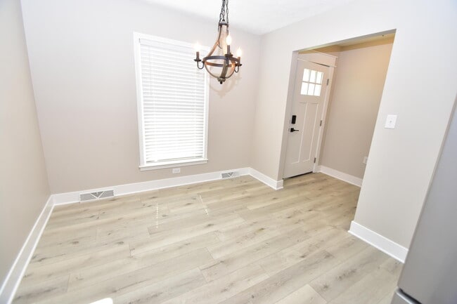 Building Photo - 3805 Wedgewood Ct