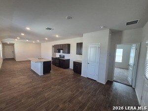 Building Photo - 120 Middle Grn Lp