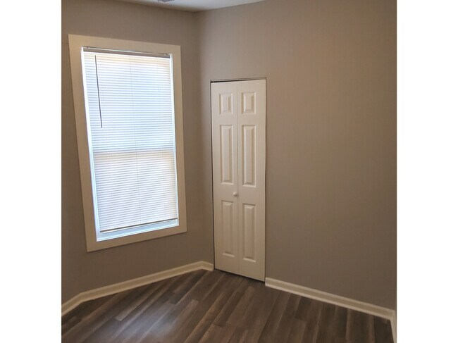 Building Photo - 4920 W Potomac Ave