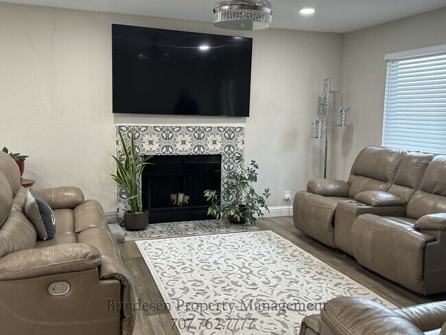 Building Photo - Open House July 5, 2026 11:00-1:00